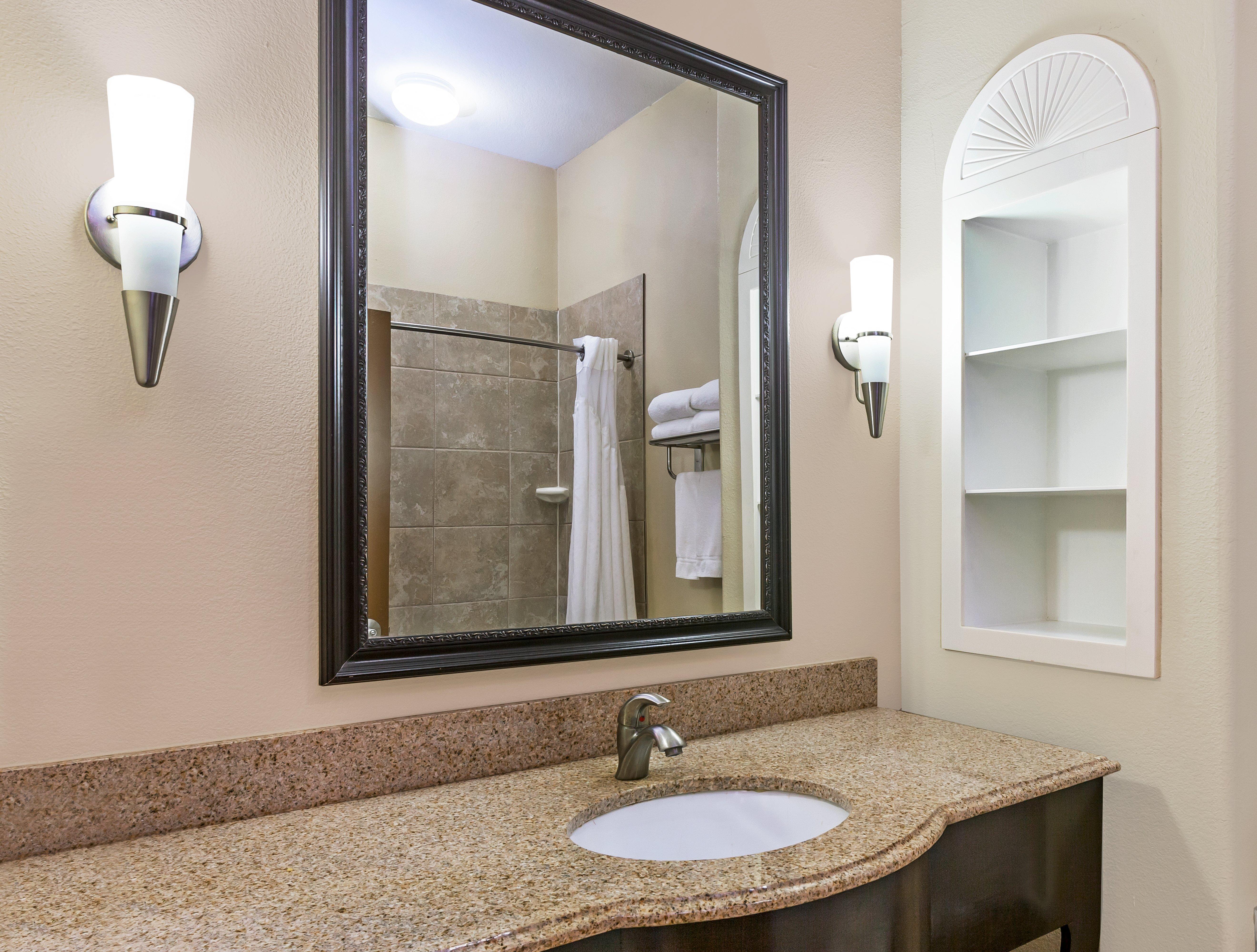 Holiday Inn Express & Suites Victoria, An Ihg Hotel Экстерьер фото
