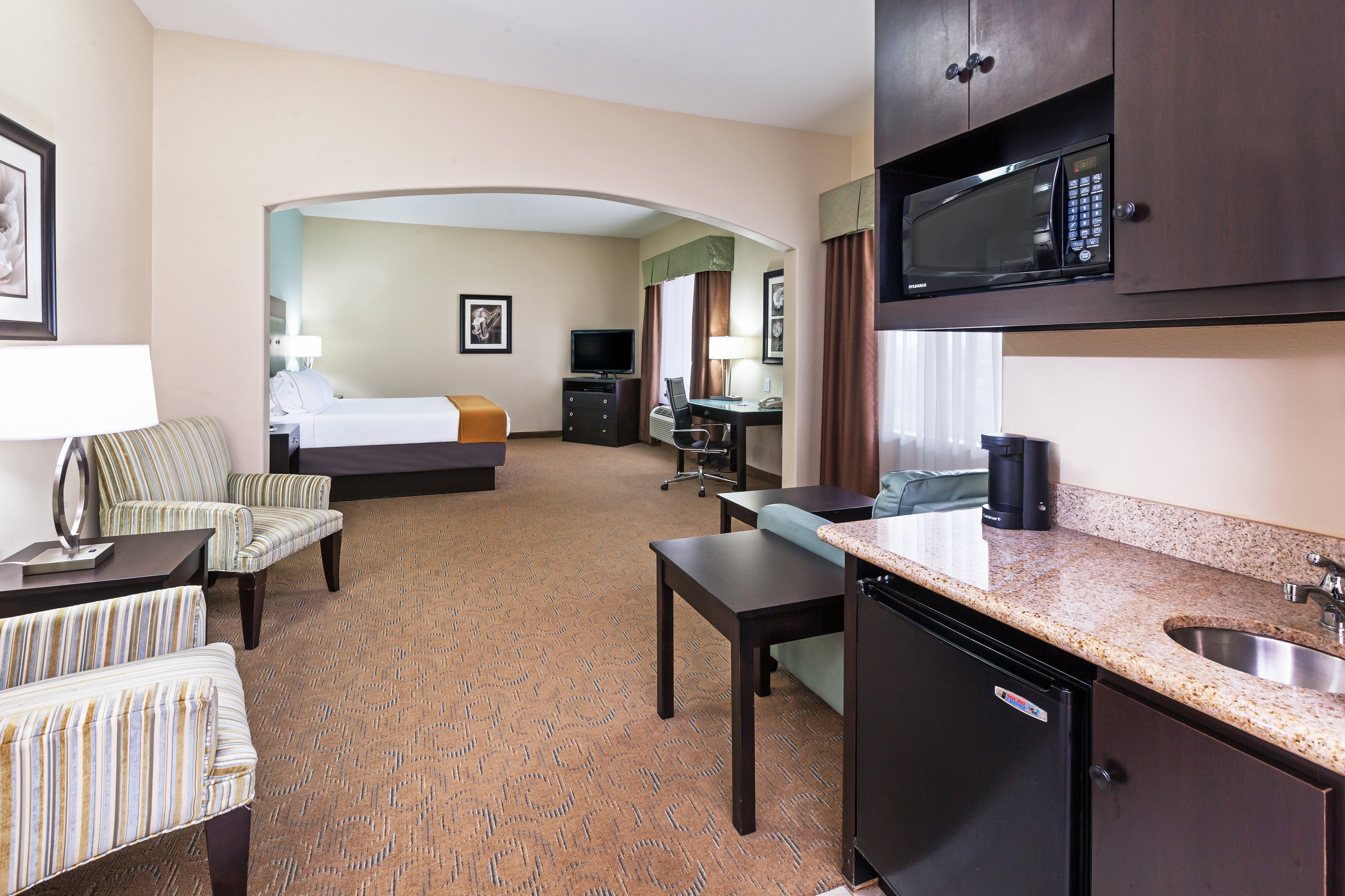 Holiday Inn Express & Suites Victoria, An Ihg Hotel Экстерьер фото