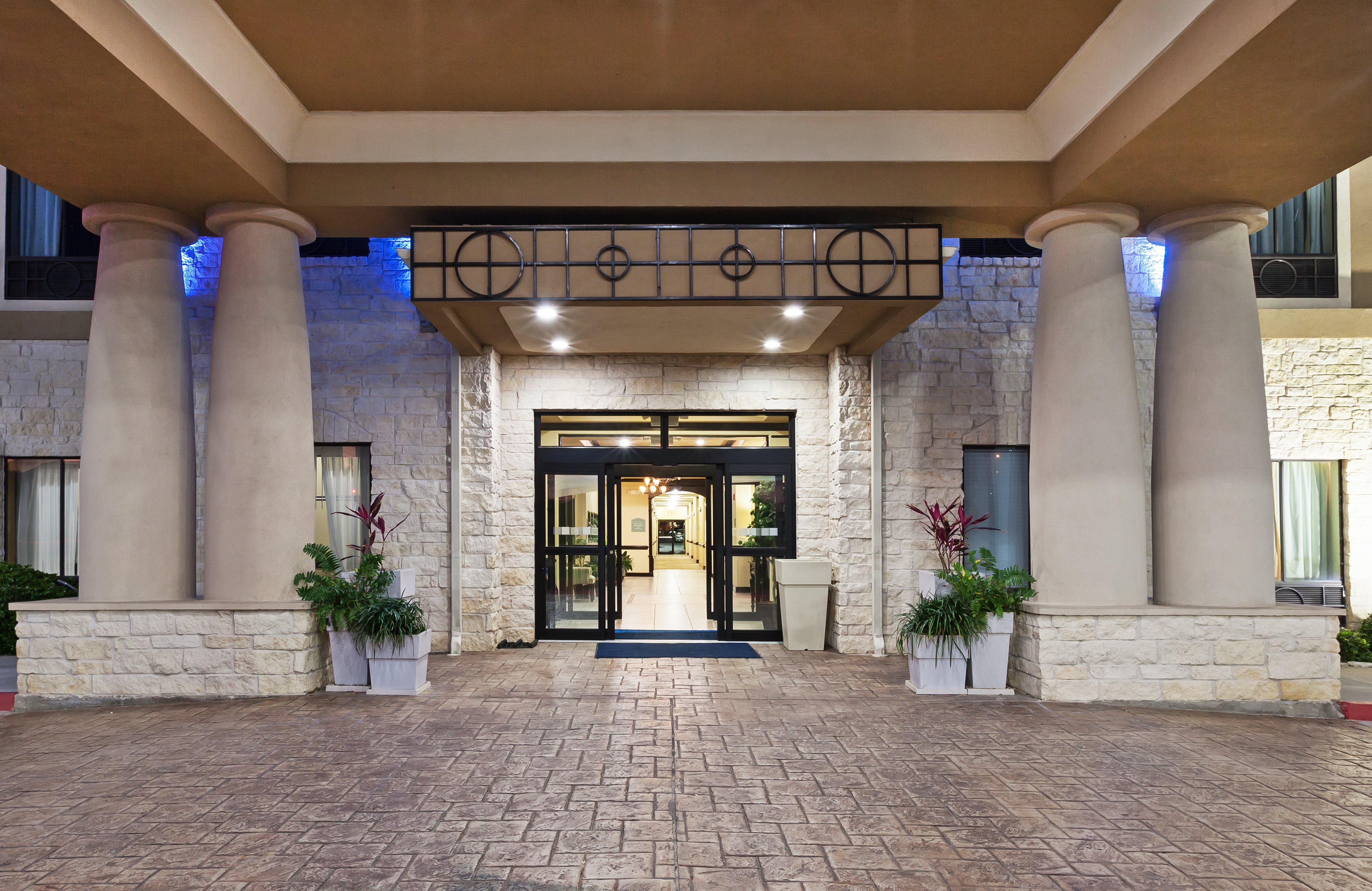 Holiday Inn Express & Suites Victoria, An Ihg Hotel Экстерьер фото