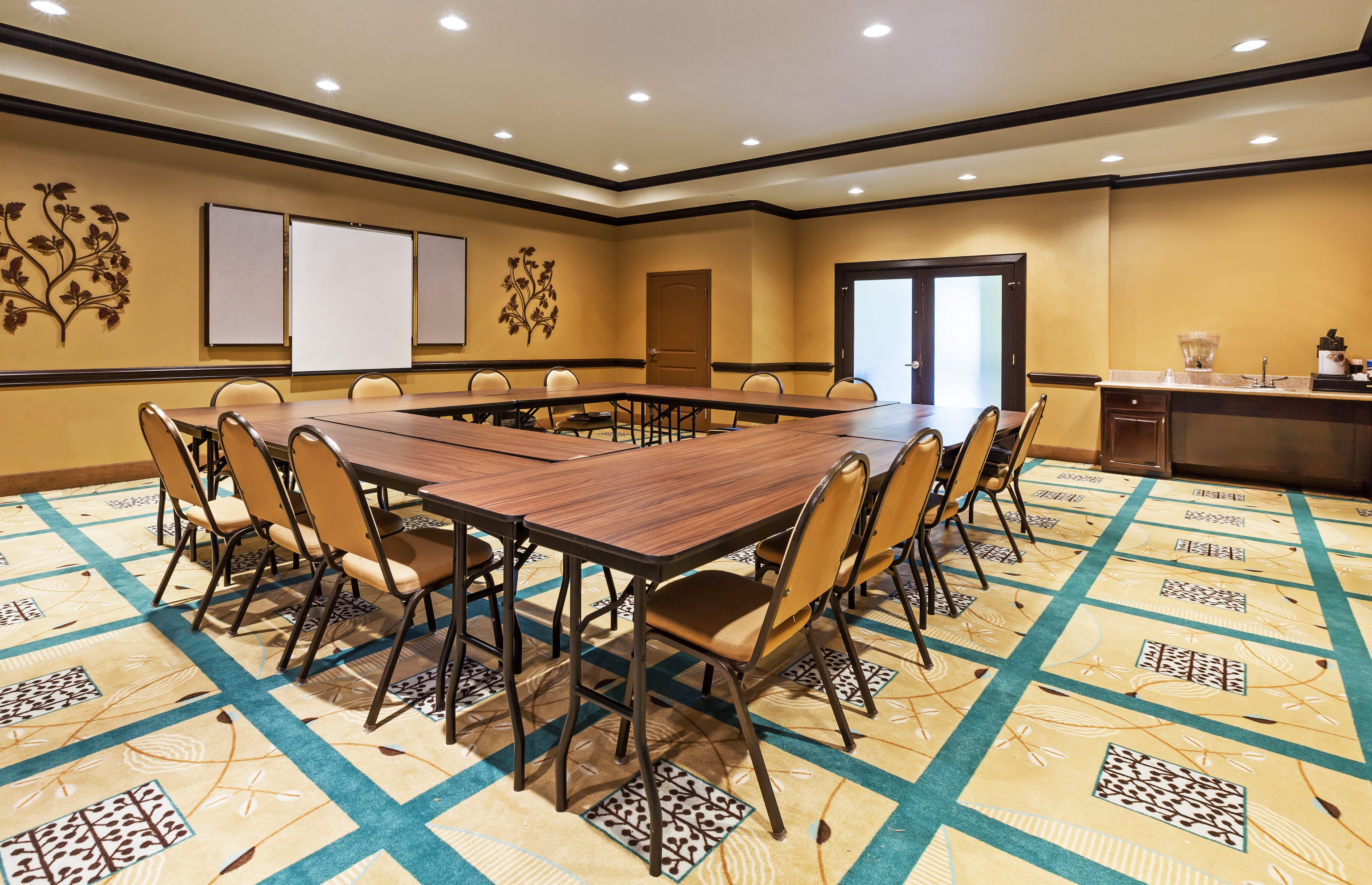 Holiday Inn Express & Suites Victoria, An Ihg Hotel Экстерьер фото
