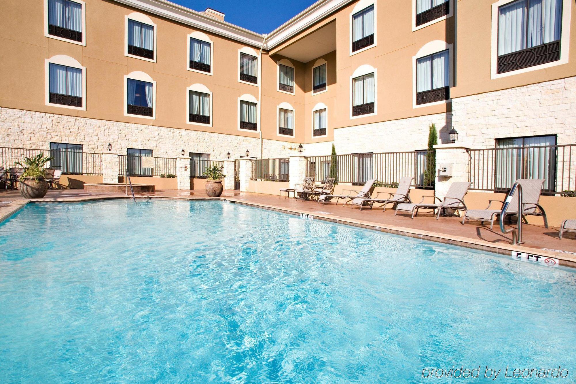Holiday Inn Express & Suites Victoria, An Ihg Hotel Экстерьер фото