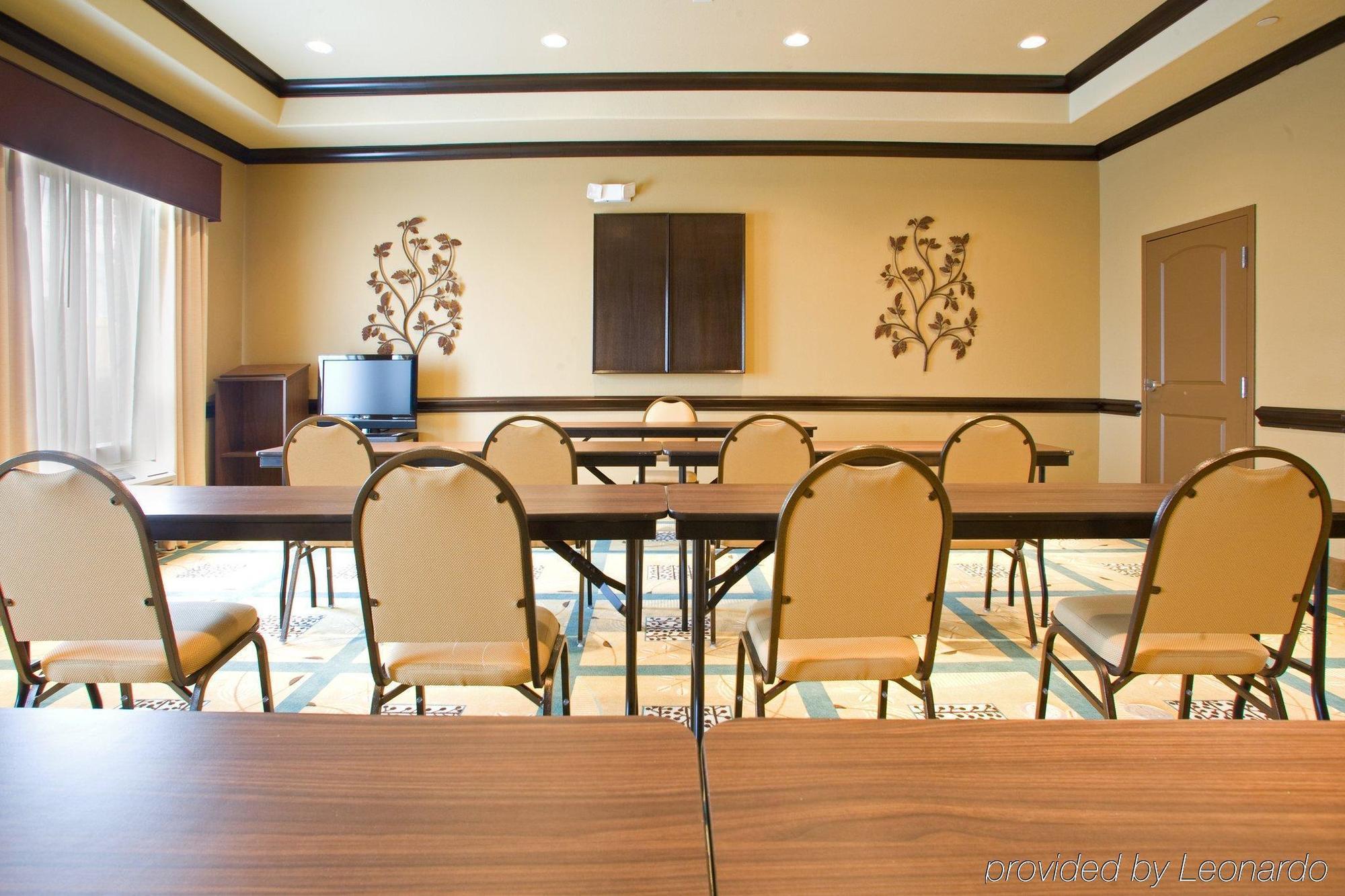 Holiday Inn Express & Suites Victoria, An Ihg Hotel Экстерьер фото