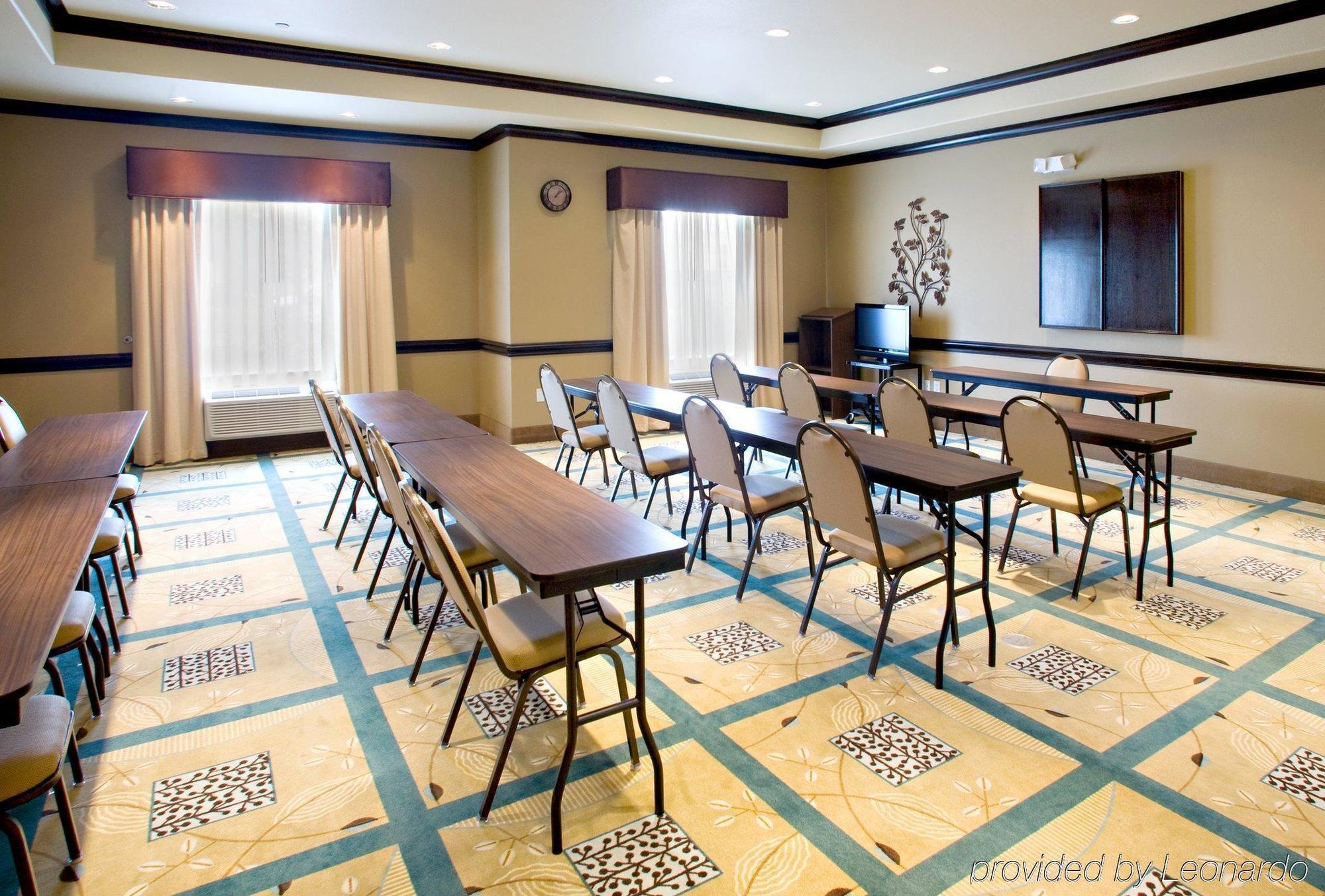 Holiday Inn Express & Suites Victoria, An Ihg Hotel Удобства фото