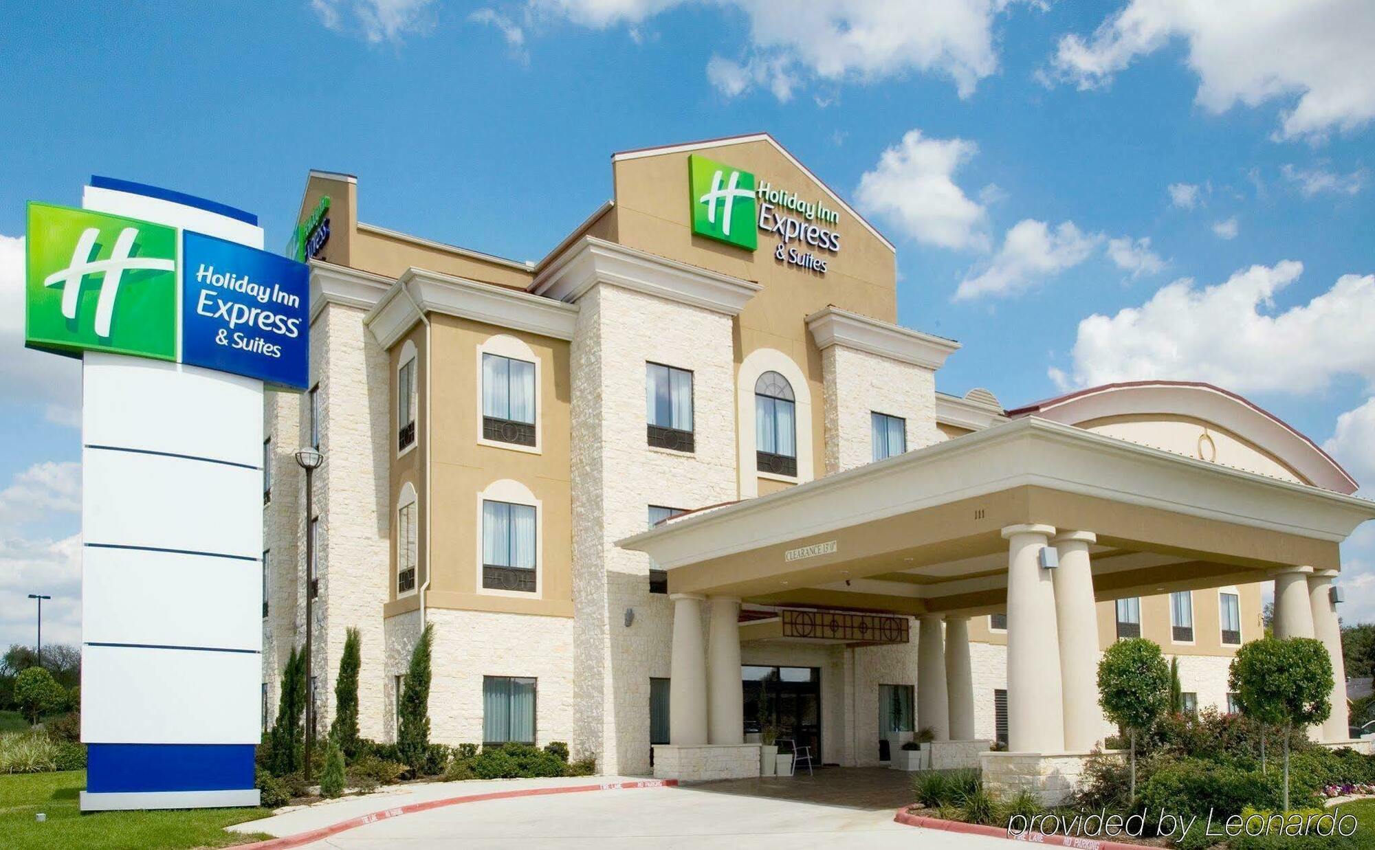 Holiday Inn Express & Suites Victoria, An Ihg Hotel Экстерьер фото