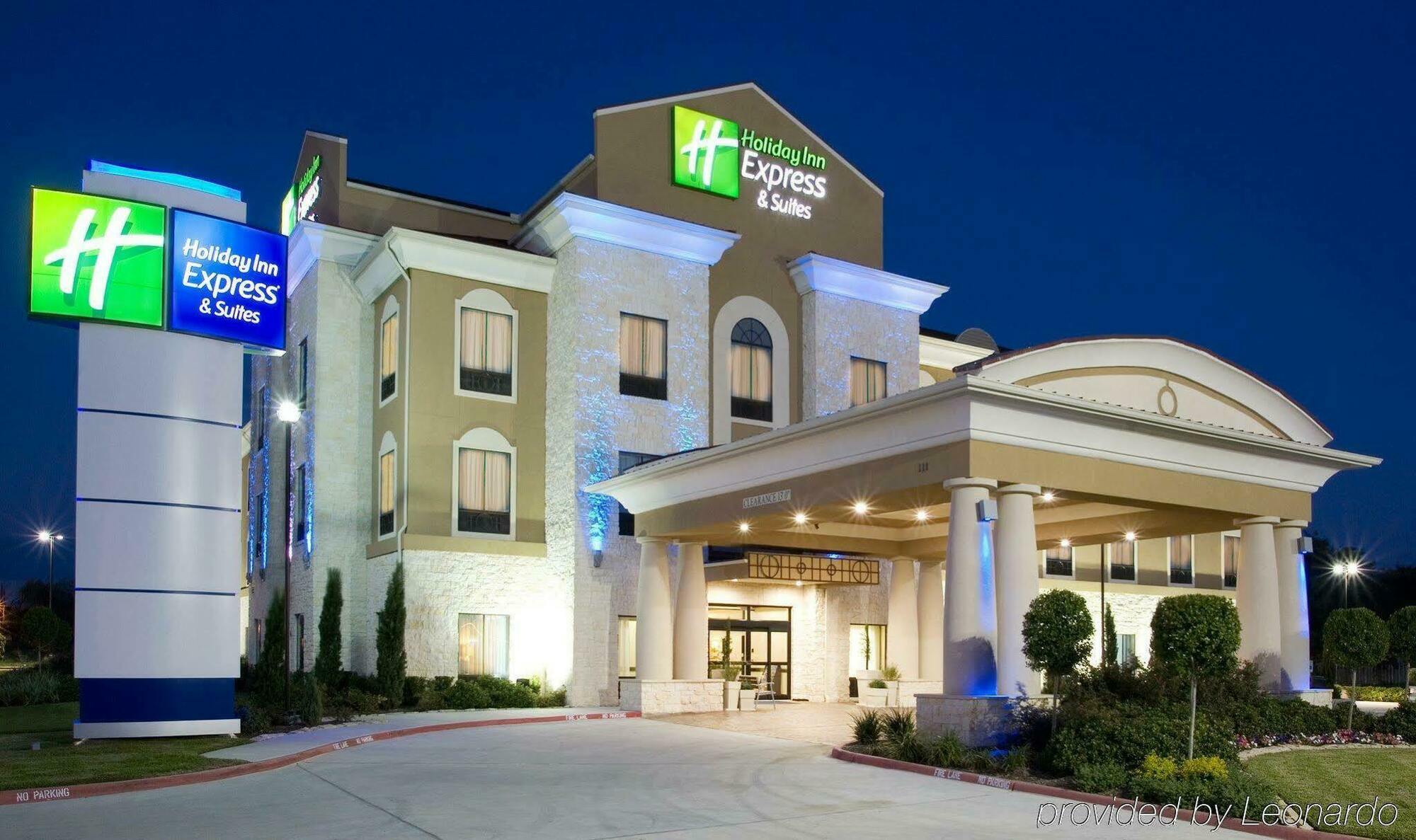 Holiday Inn Express & Suites Victoria, An Ihg Hotel Экстерьер фото